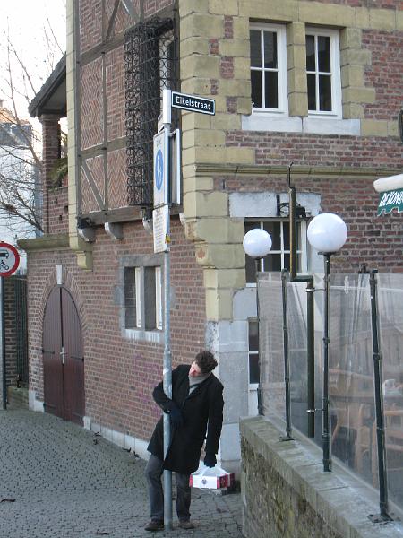 IMG_4095.JPG - Dutch Boy being an "Eikel" (ass) on Eikelstraat. He's carrying Limburgse Vlaai, a sort of pie that is the region's signature.
