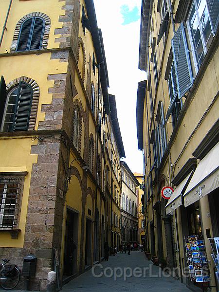 IMG_7064.JPG - Lucca streetscape.