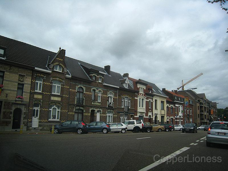 IMG_5601.JPG - More varied than many Dutch buildings. Apparently there is no planning in Belgium.