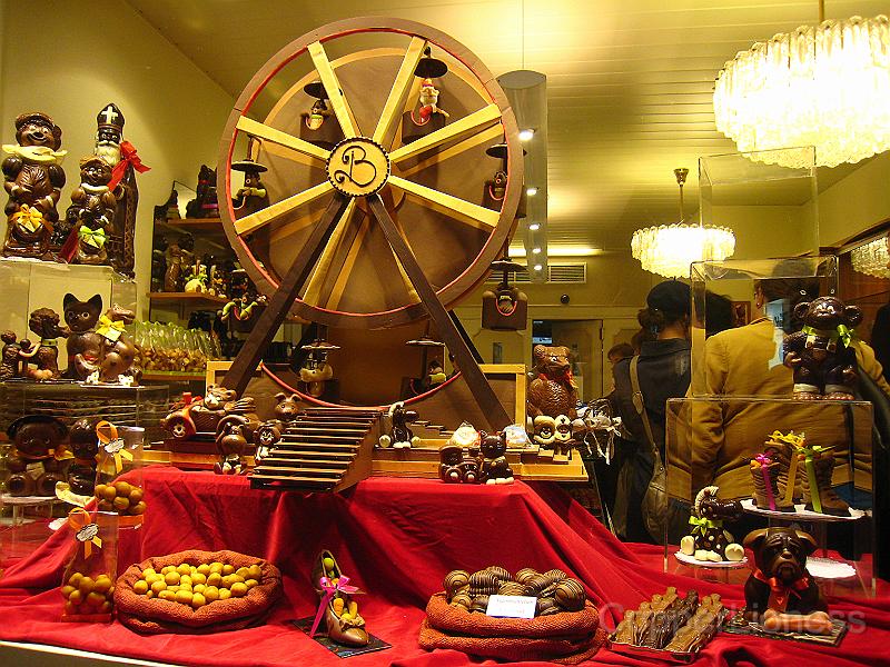 IMG_5846.JPG - Belgian chocolate shop - mmm good. The carosel is filled with a chocolate Sinterklaas and Zwarte Pieten.