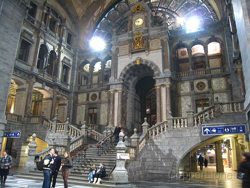 IMG_5847.JPG - The entry hall of the Antwerp train station.