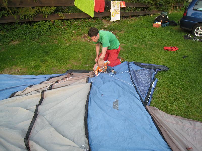IMG_3268.JPG - Sprocket helping DutchBoy set up the tent.