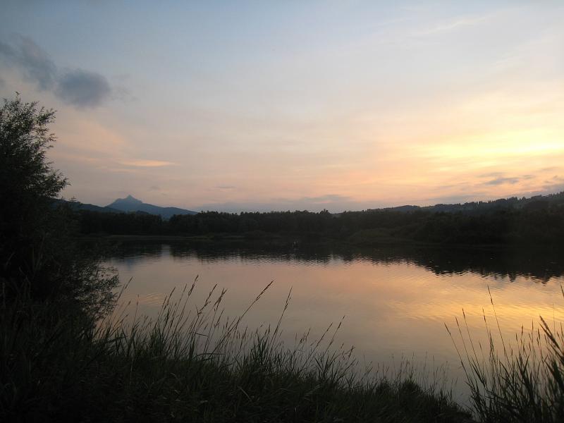 IMG_3280.JPG - The lake at sunset.